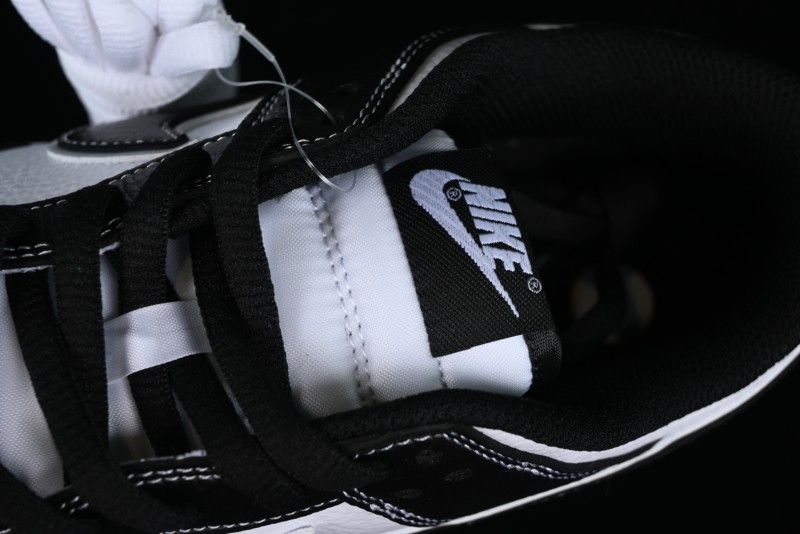 Nike Supreme x SB Dunk Low Panda Colorway Low-Top Casual Skate Shoes - RM2308-332