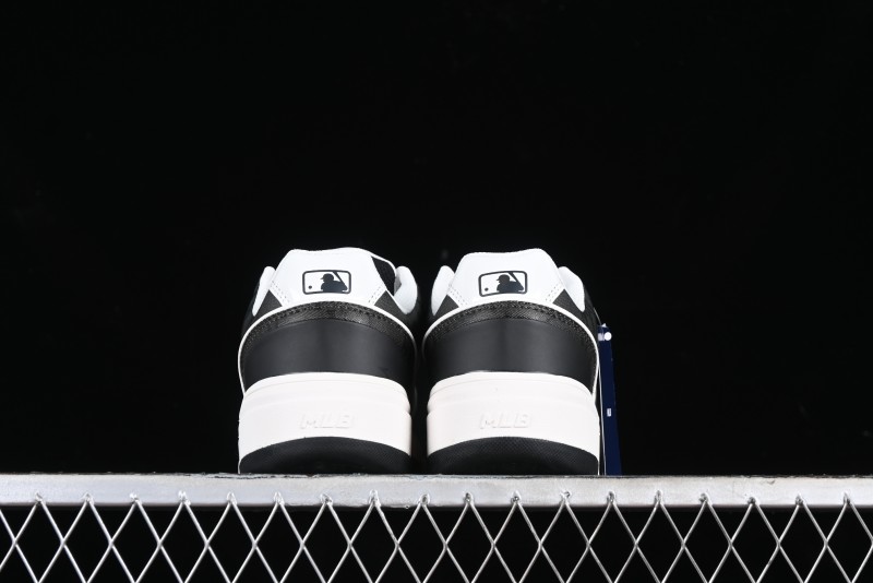 MLB NY Yankees Chunky Liner Classic Monogram Lightweight Platform Sneakers with 6cm Height Boost - 3ASXCMN4N50BKS