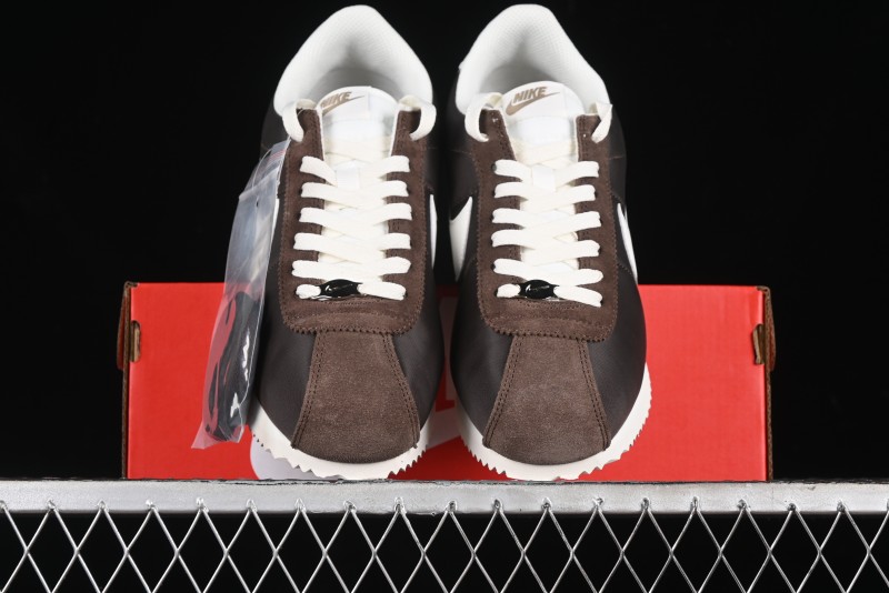 Nike Classic Cortez Leather Retro Running Shoes - DZ2795-200