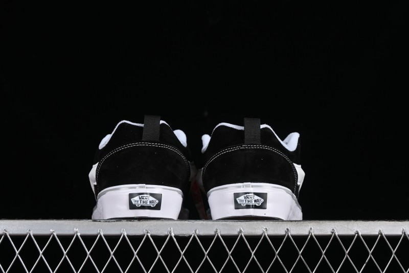 Vans Classics Knu Skool Retro Sneakers in Black & White - VN0AUAK375