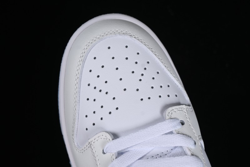 Nike SB Dunk Low Light Blue White Skateboarding Shoes - DV0831-109