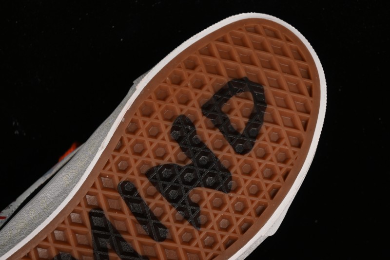 Vans Classics Knu Skool Retro Sneakers with Embroidered Graffiti Design and Thick Tongue - VN000CS00ZB