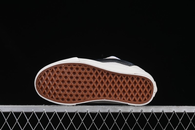 Vans Knu Skool Low-Top Retro Chunky Sneakers - VN0009QCD24