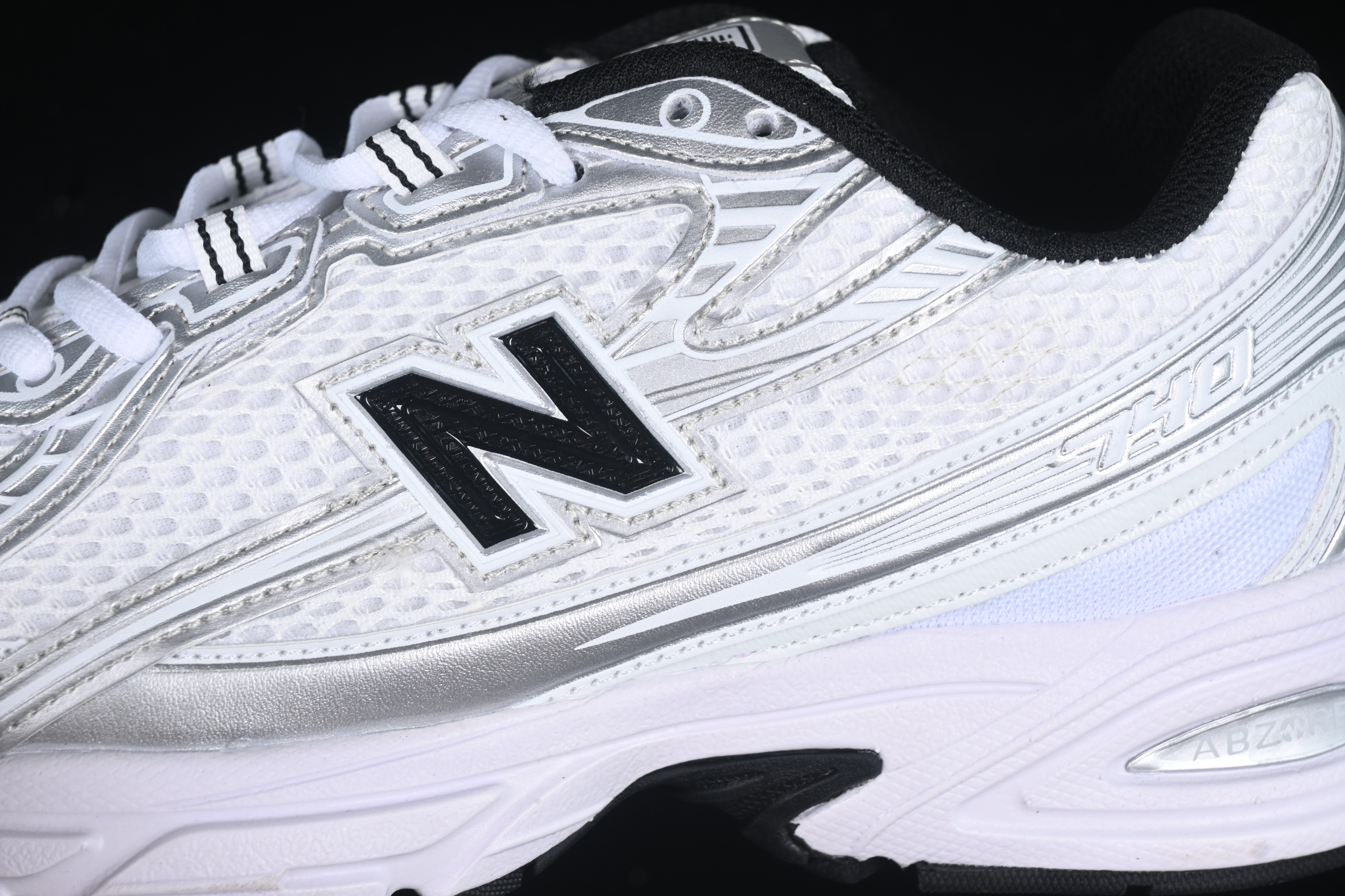 New Balance 740 Series Retro Dad Style Casual Sports Running Shoes - U740NW2