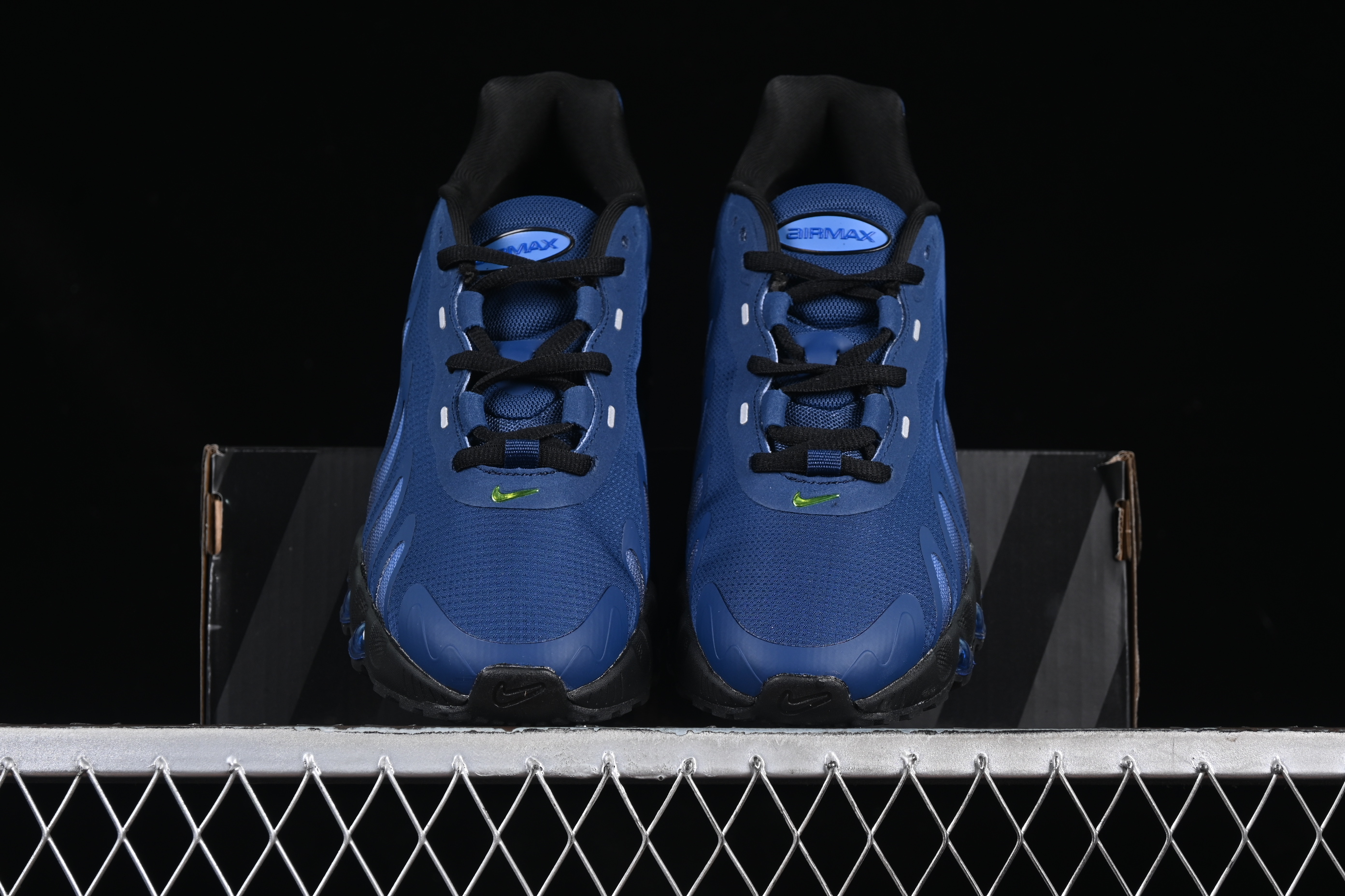 Nike Air Max Dn8 Running Shoes with Dynamic Air Cushion Technology - FQ7860-027