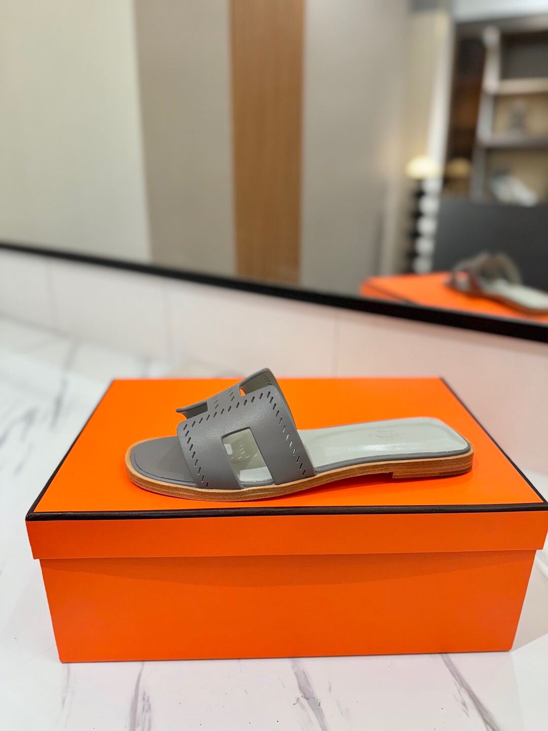 2025 Women Hermès Gray Leather Slippers