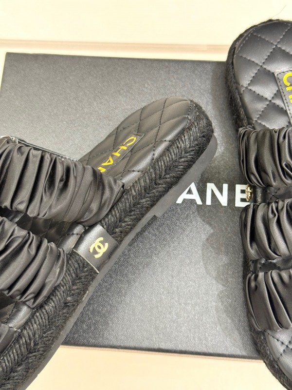 2025 Women Chanel Black Leather Slippers CC Logo KFY00230