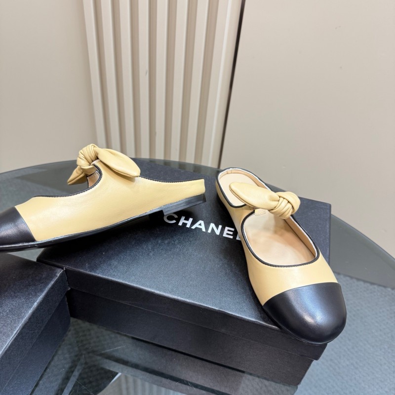 2025 Women Chanel Beige Black Leather Slippers KFY00270