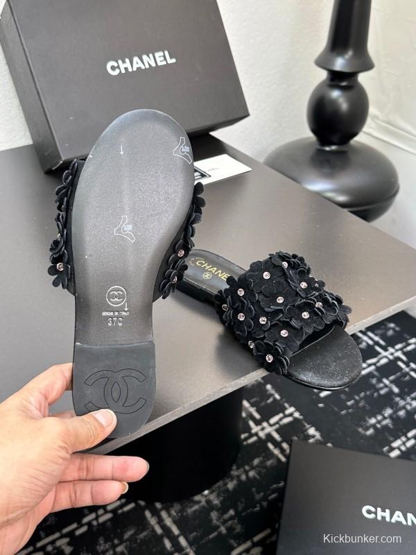 2025 Women Chanel Black Leather Slides
