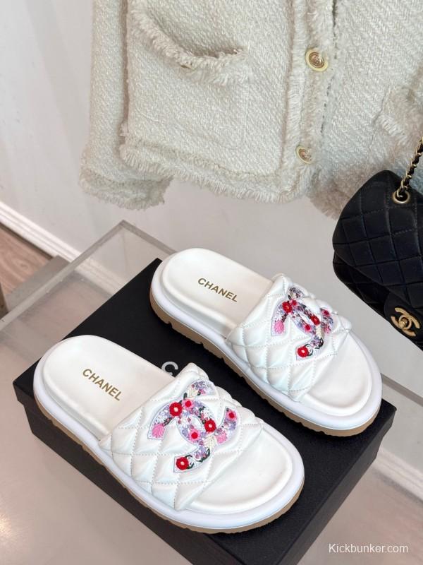 2025 Slippers Chanel White Leather Women Slippers KFY00260