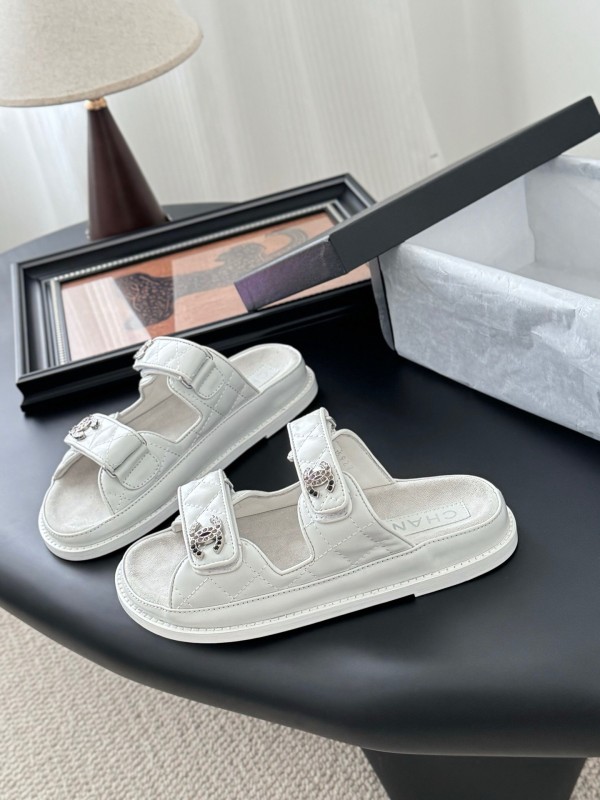 2025 Women Chanel White Leather Slippers LY00310