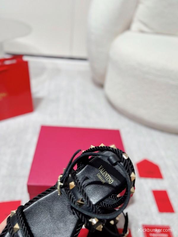2025 Women Valentino Black Leather Sandals Studded LY00250