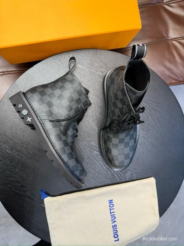 2024 Men Louis Vuitton Black Grey Leather Ankle Boots MJ00440