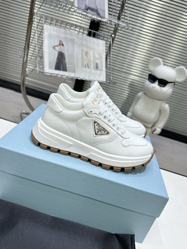 2025 Women Prada White Cow Leather Lambskin Sneakers KFY00310