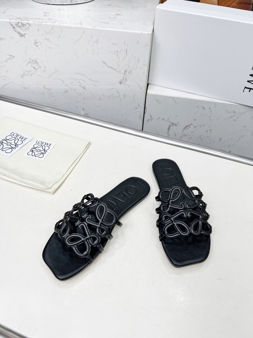 2025 Loewe Black Leather Slippers LY00190