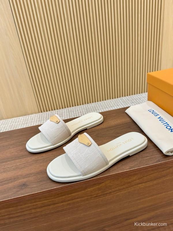 2025 Women Louis Vuitton White Leather Slippers LY00200