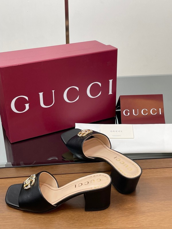 2025 Women Gucci Black Leather Slippers Crystal GG Buckle LY00280