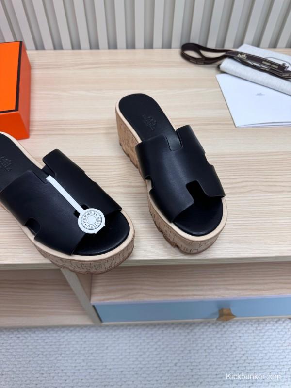 2025 Women Hermès Black Leather Wedge Sandals KFY00280