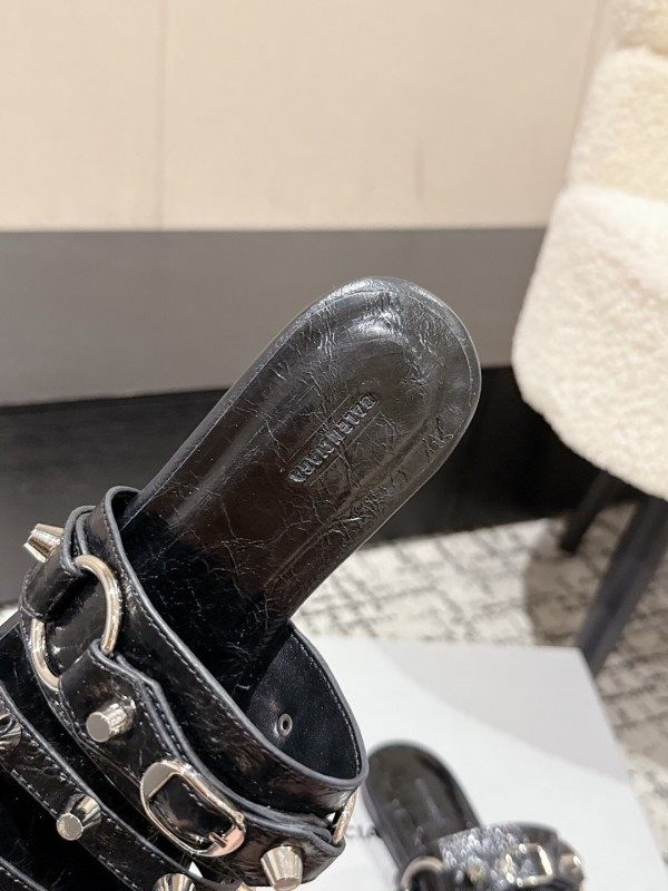 2025 Slippers Balenciaga Black Leather Metal Buckle KFY00289