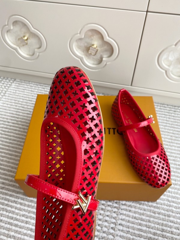 2025 Women Louis Vuitton Red Patent Leather Ballet Flats KFY00310