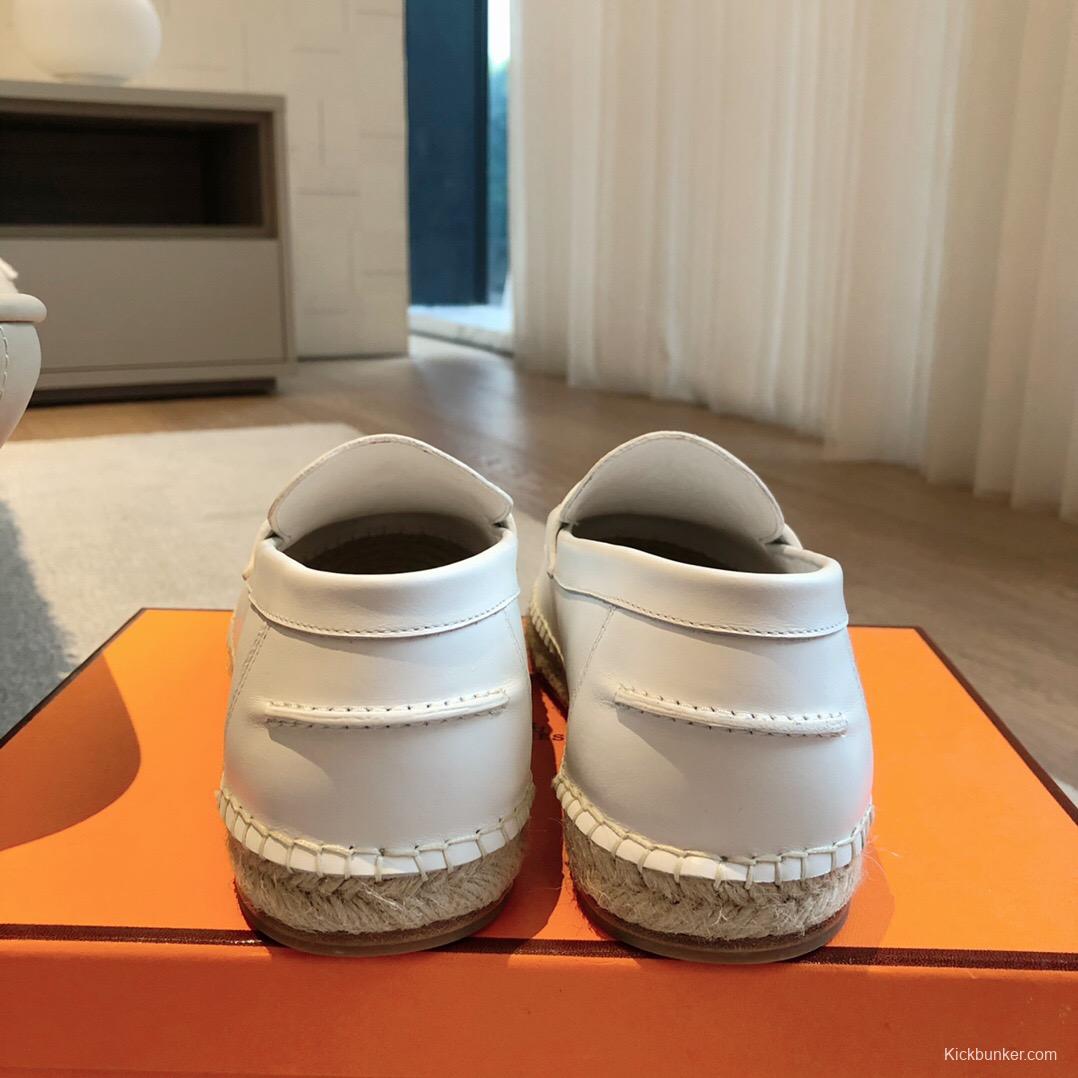 2025 Unisex Hermès White Calfskin Leather Loafers AS00380