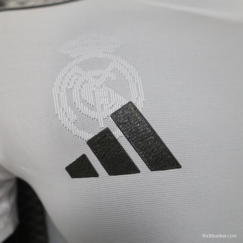 Player Version 25/26 Real Madrid White with Embossed Royal Crest Pattern Jersey