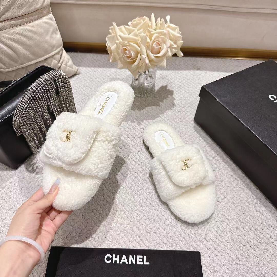 Chanel 2025/SS Lock Buckle Butterfly Slippers - LY00250