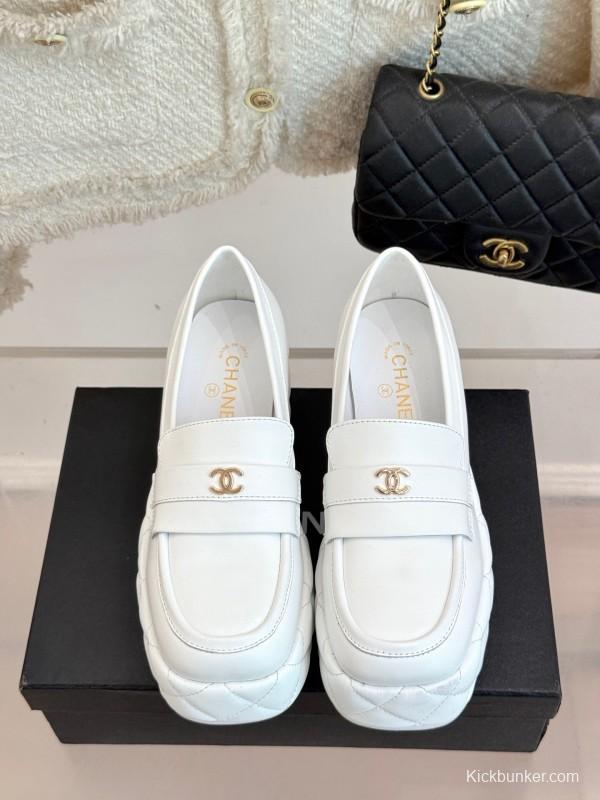 Chanel 25K Fall/Winter New Double C Platform Loafer Shoes with Waterproof Platform - KFY00320