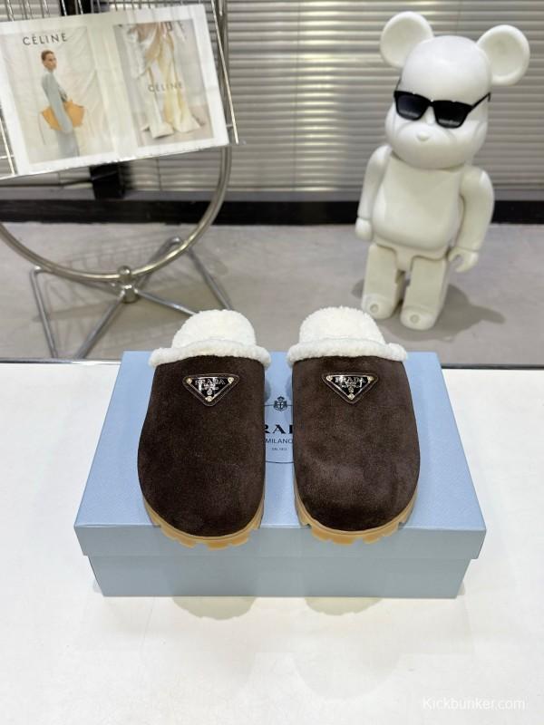 Prada Fall/Winter 2025 New Fur Mule Slippers Triangle Buckle Bread Head Half Slippers - KFY00270