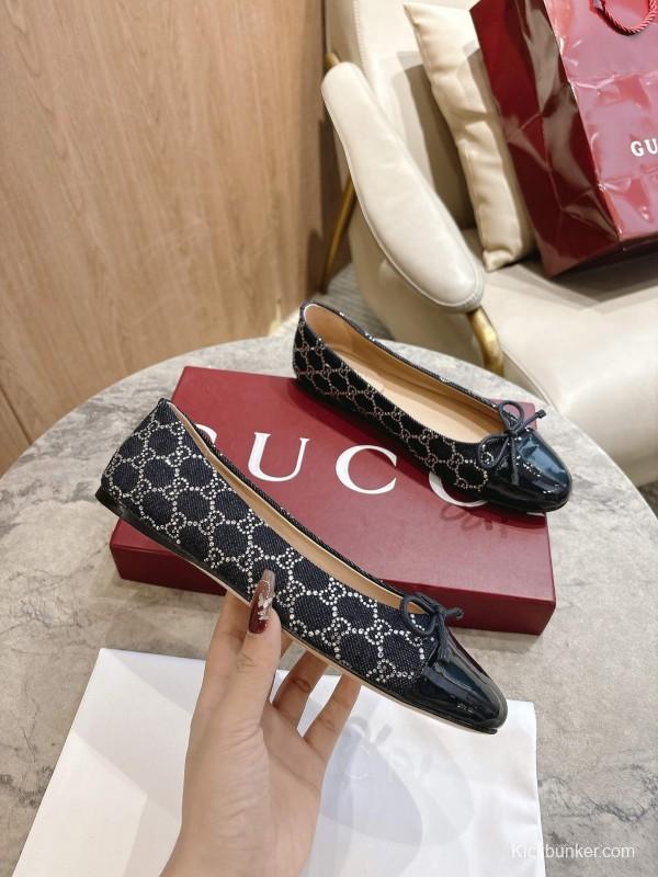 Gucci Women's Ballet Flats with Shiny GG Denim and Leather Bow - LY00330