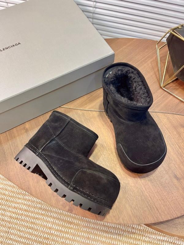 Balenciaga Oversized High Heel Snow Boots with Chunky Design - AS00500