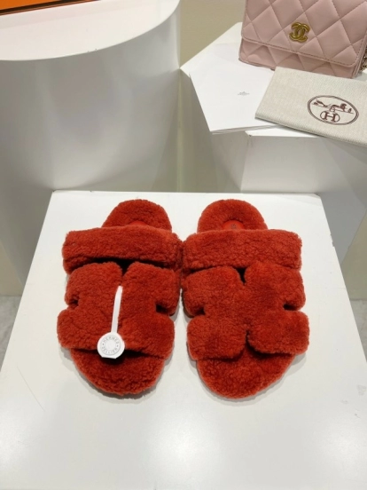 H Love Erjiu Full Wool Slippers with Wavy Fur Design - LY00270