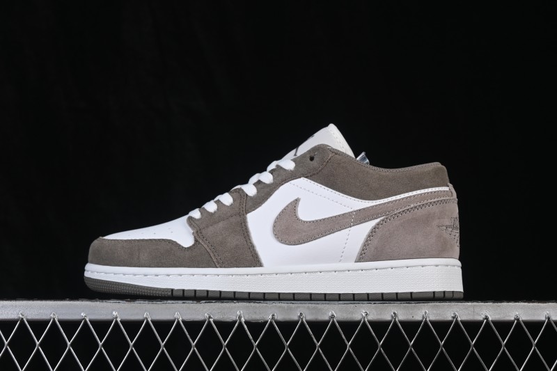 Nike Air Jordan 1 Low Retro Basketball Shoes with Classic Colorway and Durable Construction - 553558-046