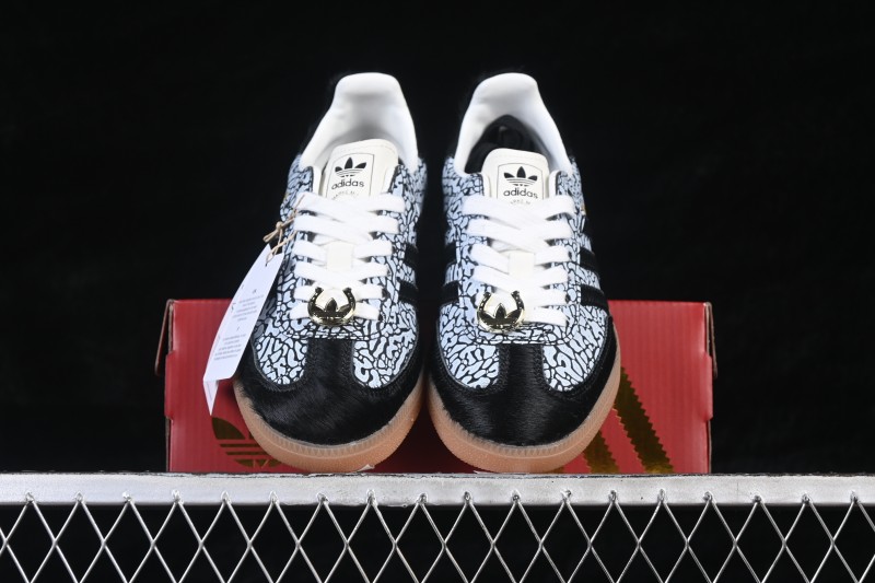 Adidas Samba OG Classic Skateboarding Sneakers with Reinforced Suede Upper - JQ8742