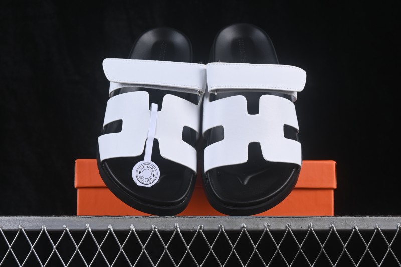 Hermes Chypre Flat Sandals with Iconic Sole Design - AJE5