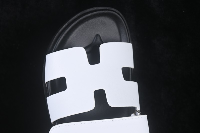 Hermes Chypre Flat Sandals with Iconic Sole Design - AJE5