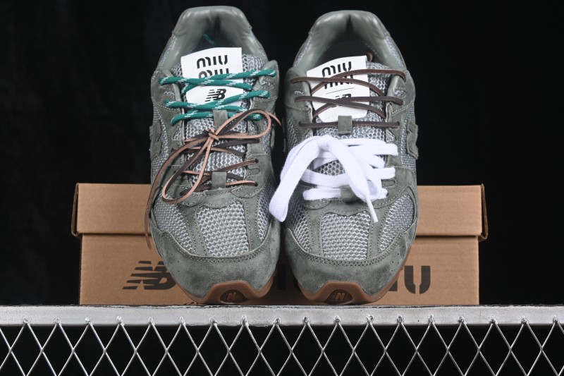 MiuMiu x New Balance 530 Low-Top Classic Retro Lifestyle Sneakers with Deconstructed Design and Dual Laces - AJD4