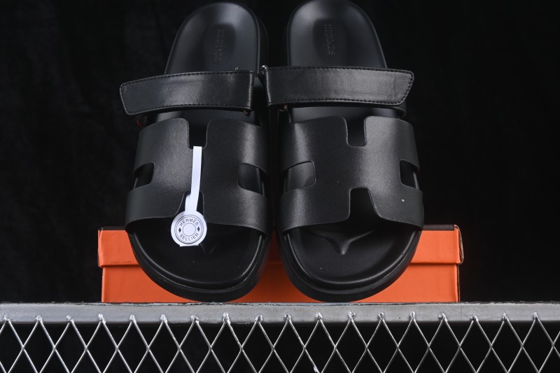 Hermes Chypre Flat Slide Sandals with Embossed Logo - Black