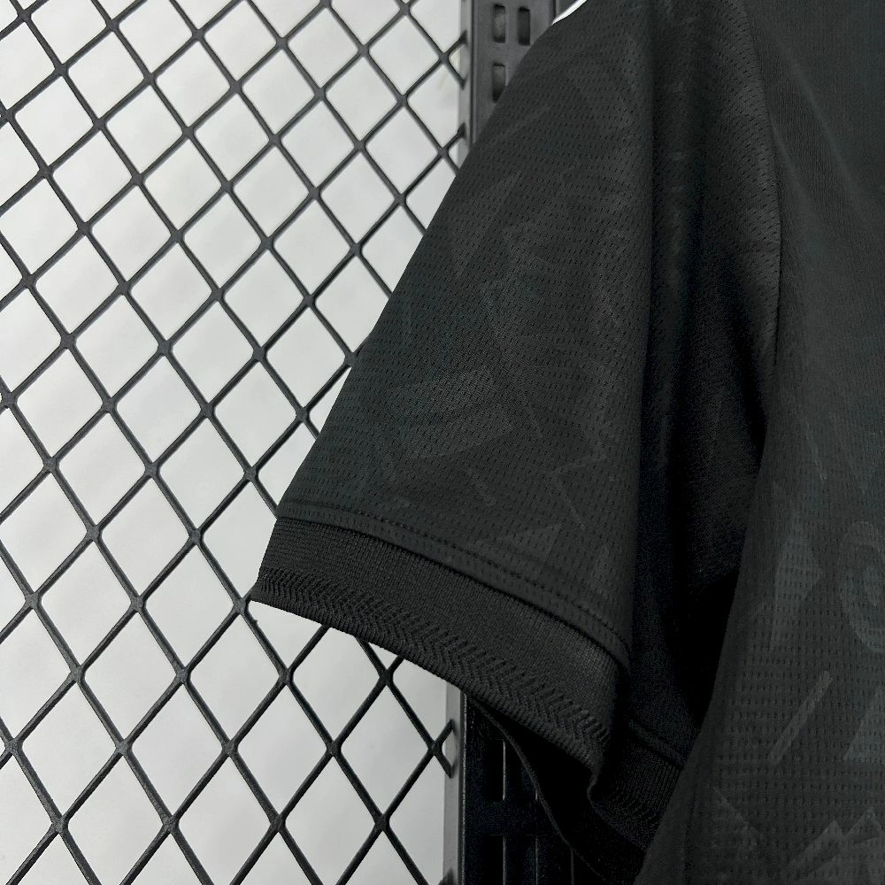 2025/26 Wolverhampton Wanderers Goalkeeper Black Jersey