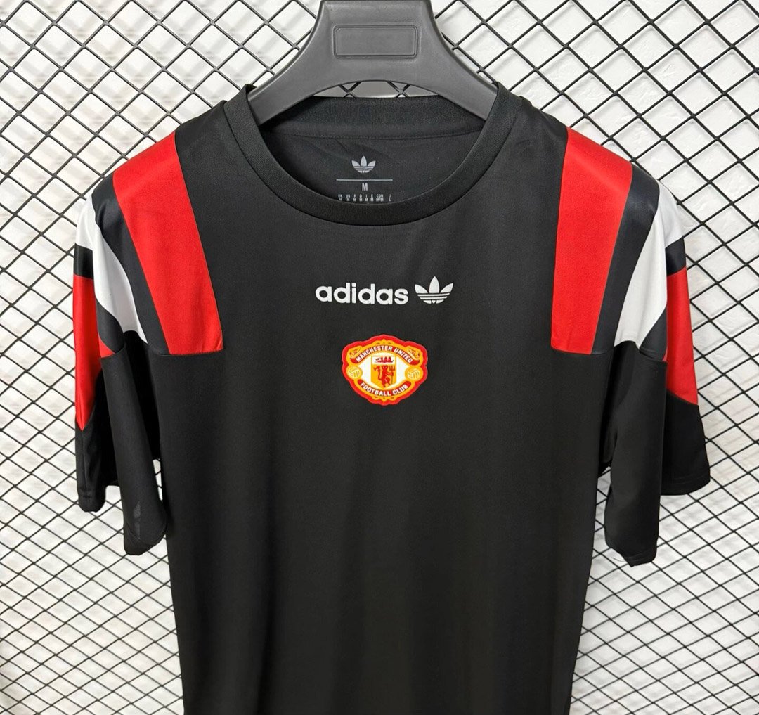 26/27 Manchester United EQT Black Jersey